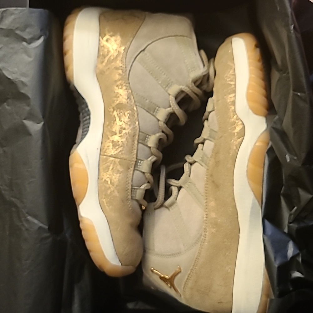 AIR JORDAN 11 RETRO